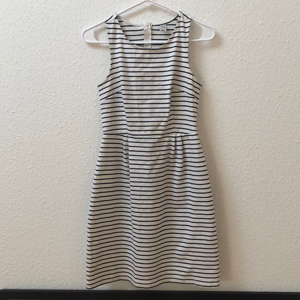 Black and white stepped dress